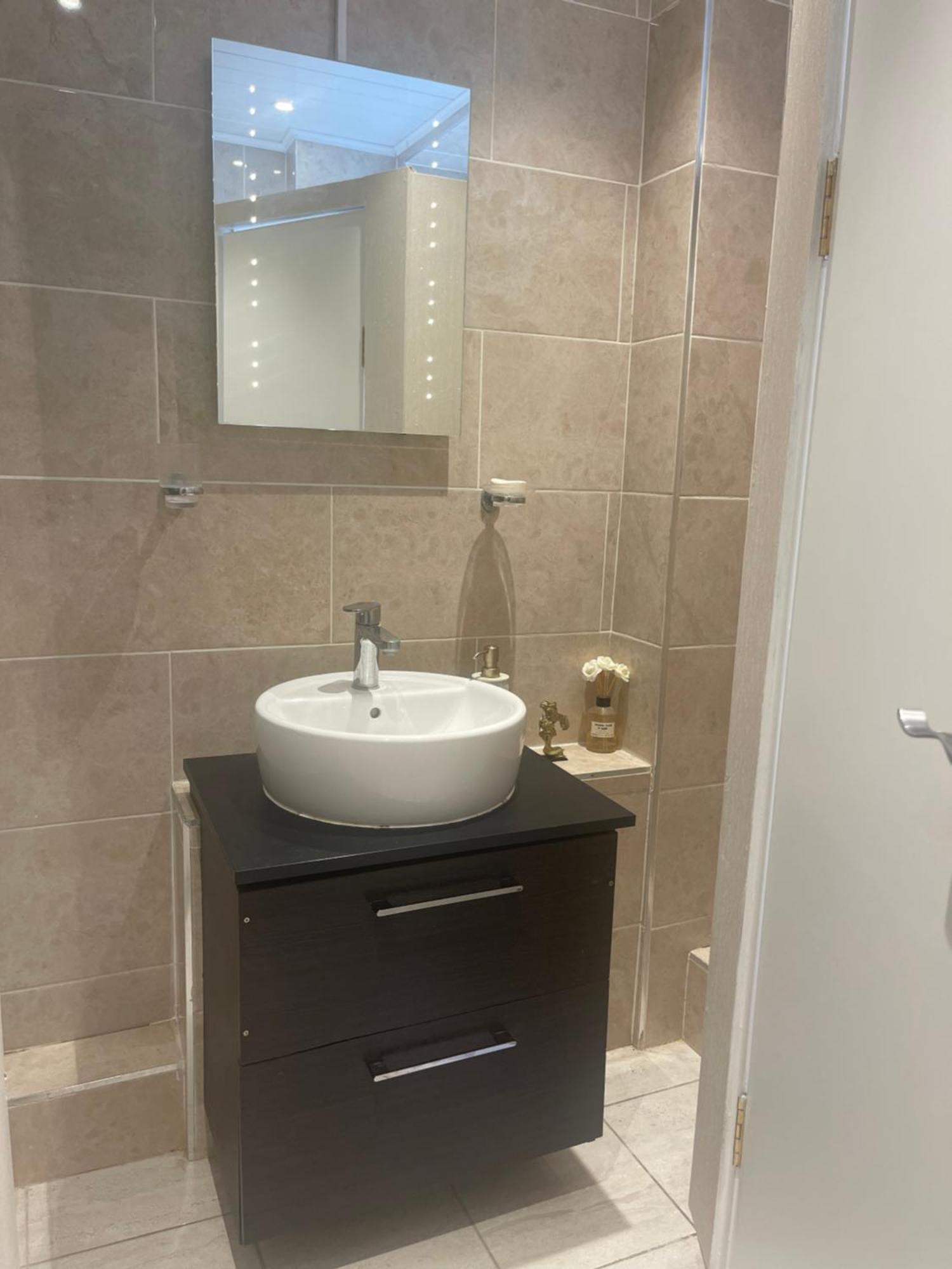 Room With Shared Kitchen Λονδίνο Εξωτερικό φωτογραφία
